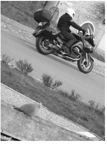 Quand passe une moto à Montaigu
